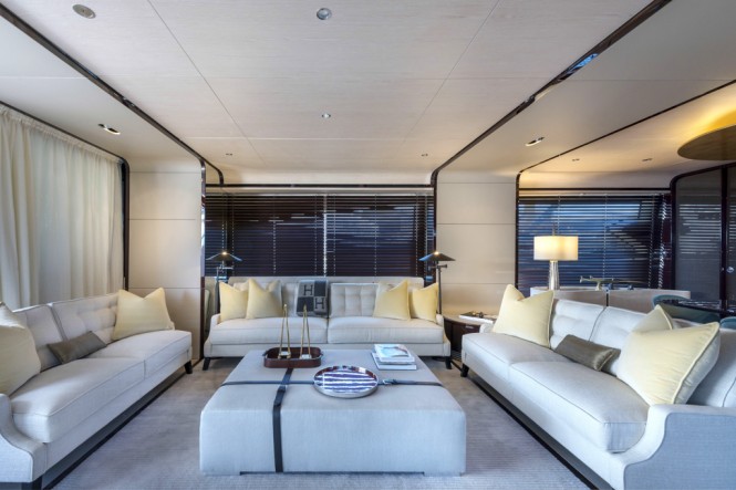 Luxury yacht Azimut Grande 95RPH salon