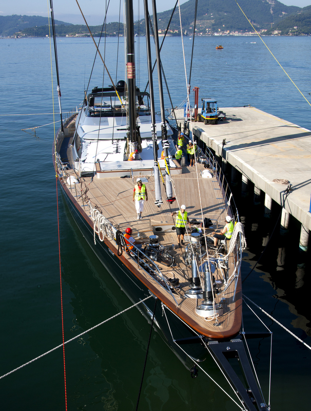 Luxury yacht Perseus 3 - Mast stepping