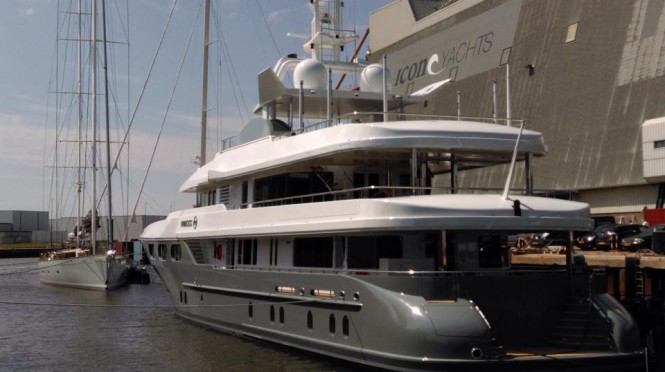 Luxury yacht Princess Too - aft view Luxury yacht Princess Too - aft view