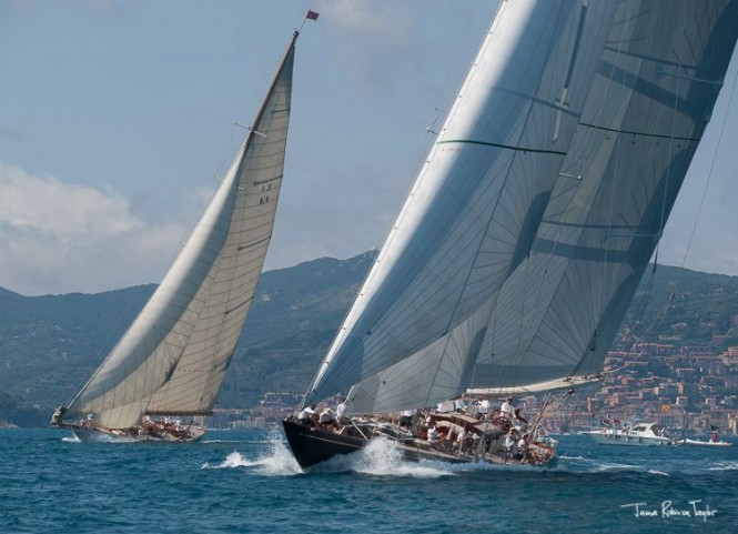 Luxury yacht Shamrock V at full speed - Photo by James Robinson Taylor