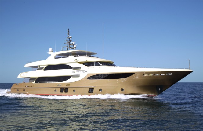 Majesty 135 motor yacht Lady Tahiti