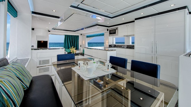 Majesty 70 Yacht - Dining