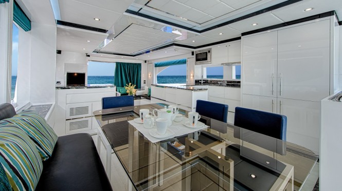 Majesty 70 Yacht - Dining Majesty 70 Yacht - Dining