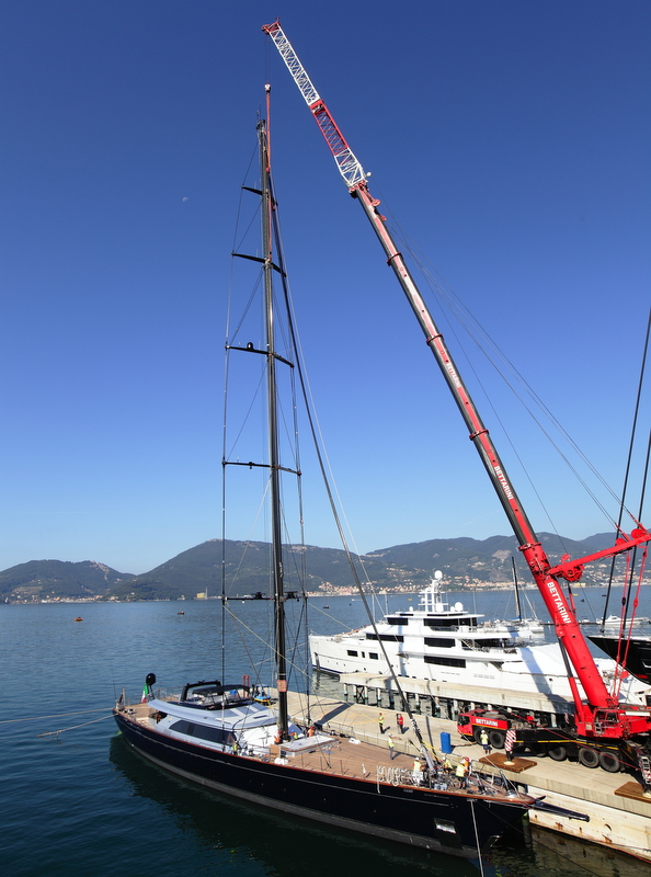 Mast stepping aboard Perini Navi sailing yacht PERSEUS³