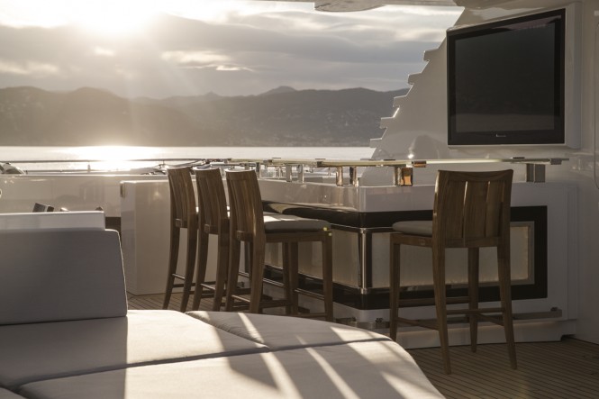 Motor Yacht TURQUOISE - Deck Detail