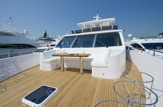 Motor yacht Gulf 75 Exp - Bow Seating Area