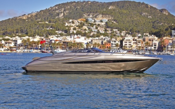 Motor yacht SAKURA - a Riva Rivale 52 yacht - Image credit to easyboats.com