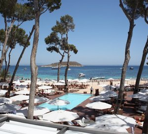 Mallorca Yacht Charter aboard striking 52’ RIVA Rivale Yacht SAKURA