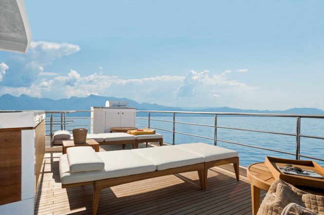 Super Yacht Azimut Grande 95RPH Flybridge