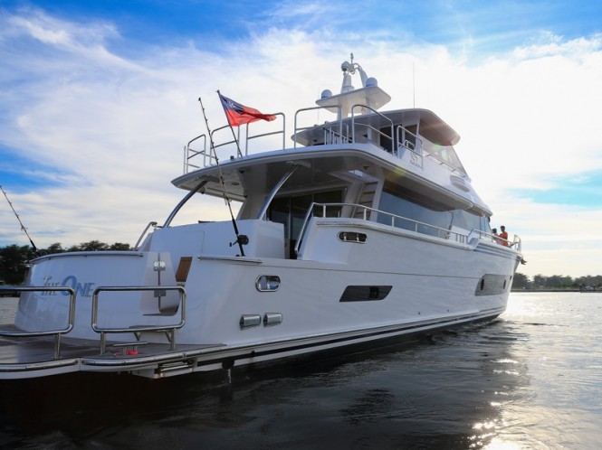Horizon V80 Yacht The One - aft view