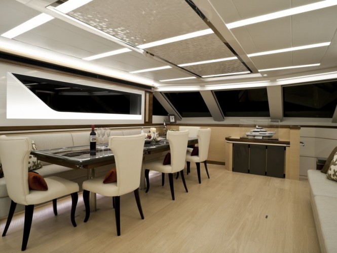 Horizon V80 motor yacht The One - Dining