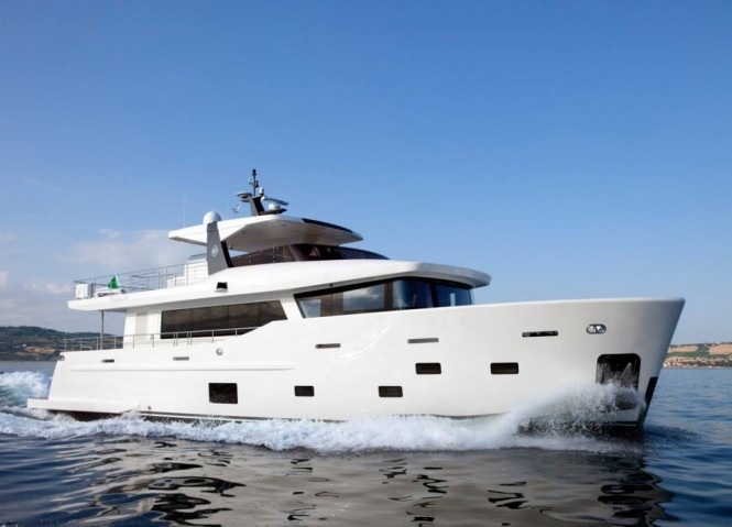 Luxury motor yacht YOLO - side view - Photo by Maurizio Paradisi