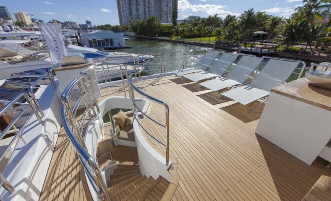 Luxury yacht Azimut 84 US Version - Exterior