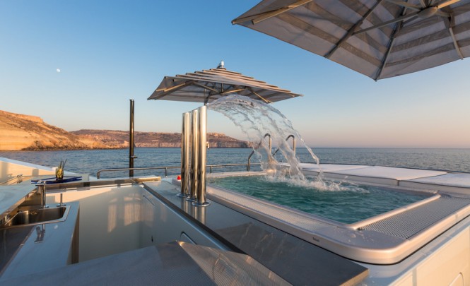 Luxury yacht Ocean Paradise - Sundeck