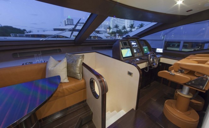 Motor yacht Azimut 84 US Version - Wheelhouse