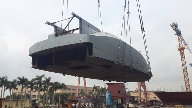 Motor yacht Bering 80 in build - Photo credit to Bering Yachts