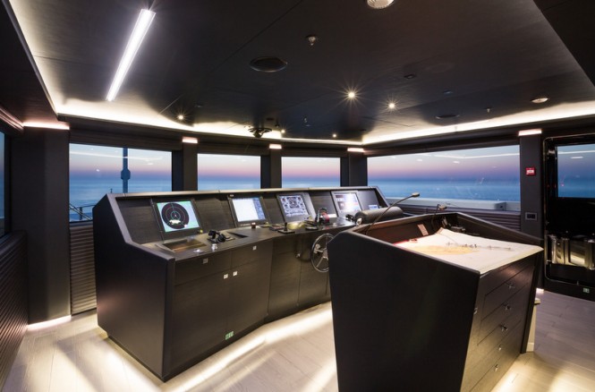 Ocean Paradise superyacht - Wheelhouse