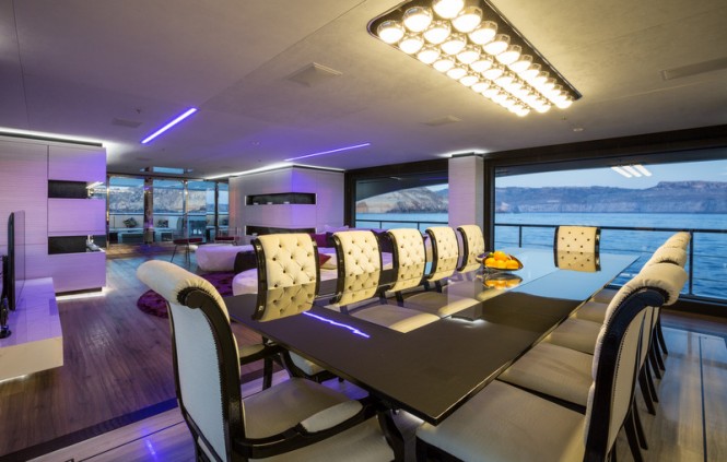 Ocean Paradise yacht - Dining
