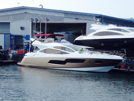 The gold-hulled Sunseeker 80 Sport Yacht “ALFA QUATTRO”