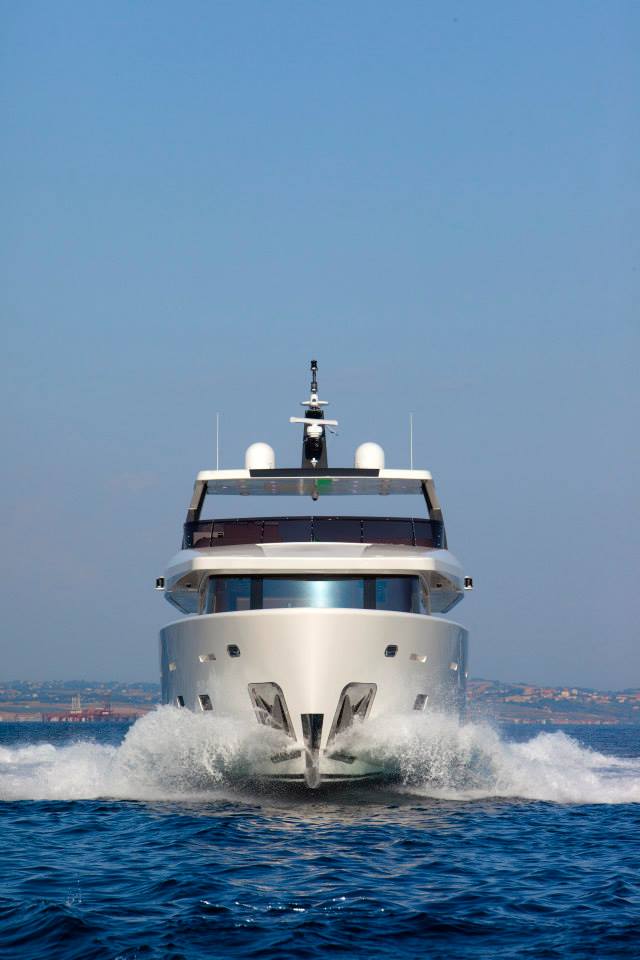 YOLO Yacht - front view - Photo by Maurizio Paradisi