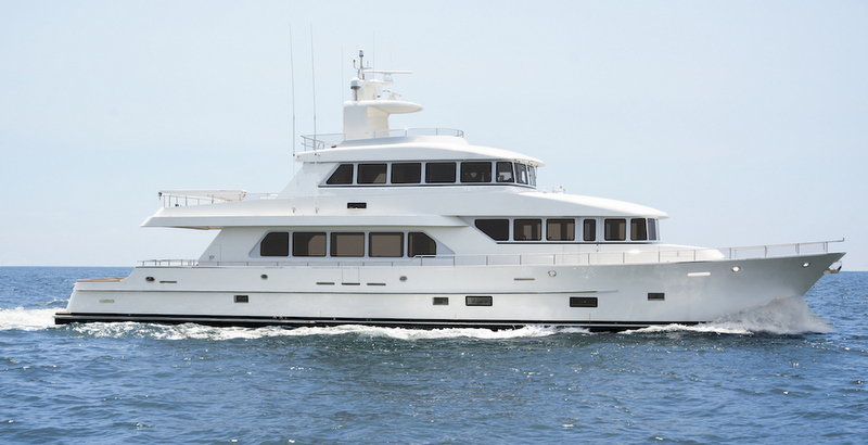 how much to charter a 100 foot yacht