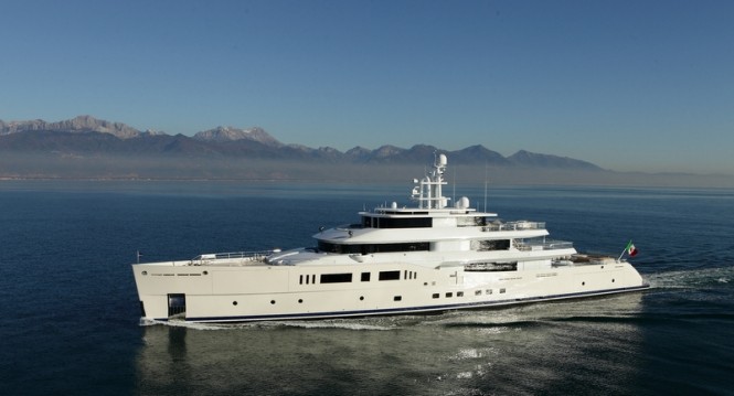 73m Vitruvius mega yacht Grace E underway