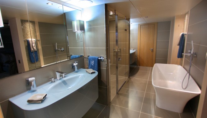 BLUSH superyacht - Bathroom