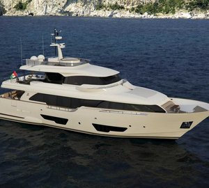 New Ferretti Custom Line motor yacht Navetta 28