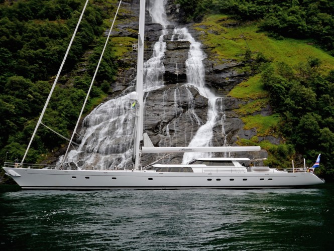 Huisfit - sailing yacht Hyperion - Norway photo by Daniel Rawlins