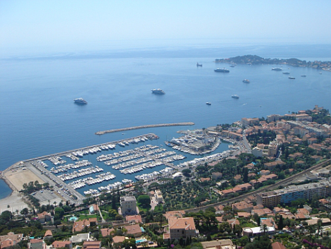 The Sunseeker Yacht Show in Beaulieu runs in parallel with the Monaco Yacht Show and is open until Sunday 28th September