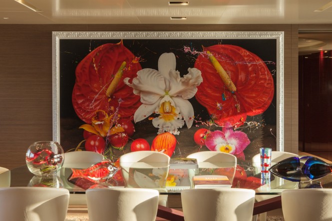 Luxury yacht SARAMOUR - Main Saloon Dining