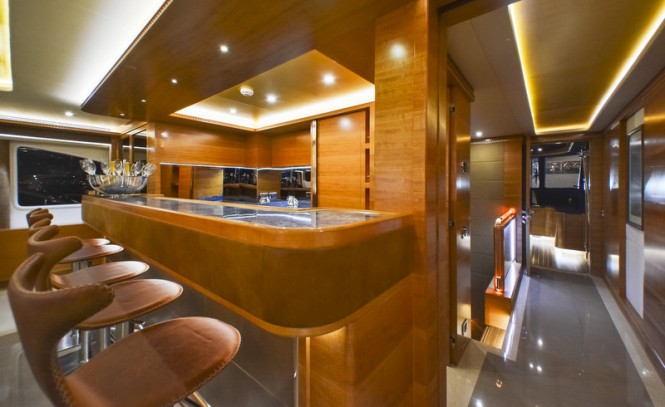 Majesty 135 superyacht - Upper Deck Bar Counter