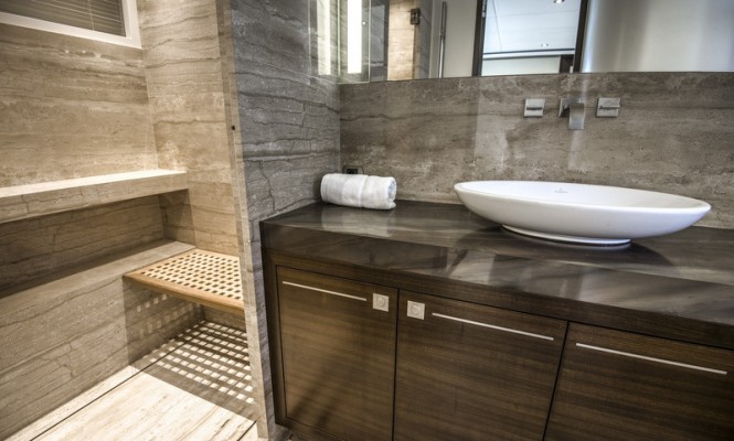 Mulder 98 Flybridge Yacht YN1391 - Bathroom Mulder 98 Flybridge Yacht YN1391 - Bathroom