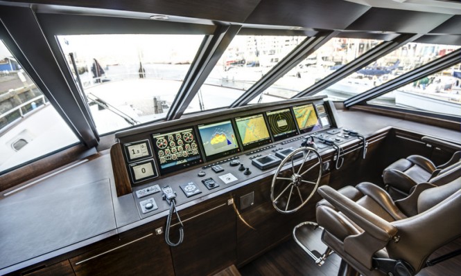 Mulder 98 Flybridge motor yacht YN1391 - Wheelhouse Mulder 98 Flybridge motor yacht YN1391 - Wheelhouse