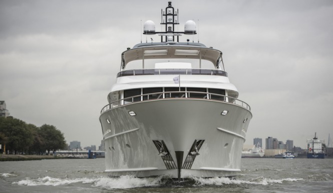 Mulder 98 Flybridge super yacht YN1391 - Front View Mulder 98 Flybridge super yacht YN1391 - Front View