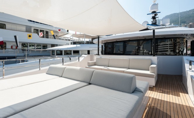 Admiral Maxima 47 motor yacht ENTOURAGE - bow