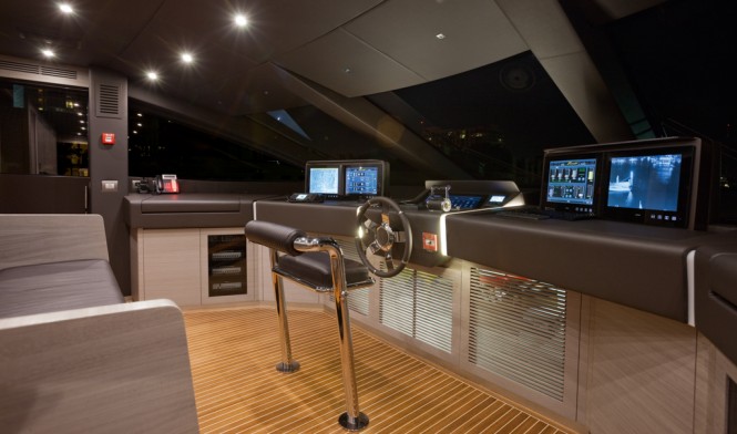 Benetti Motor Yacht Veloce 140 - helm