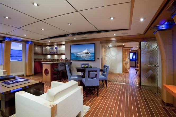 Charter yacht VICTORIA DEL MAR -Skylounge - Photo Jim Raycroft