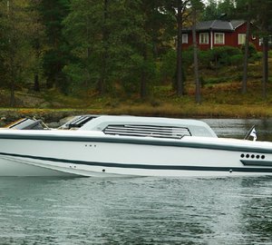 Delivery of first 8m Windy EØ limo superyacht tender by Windy Boats and Espen Oeino 