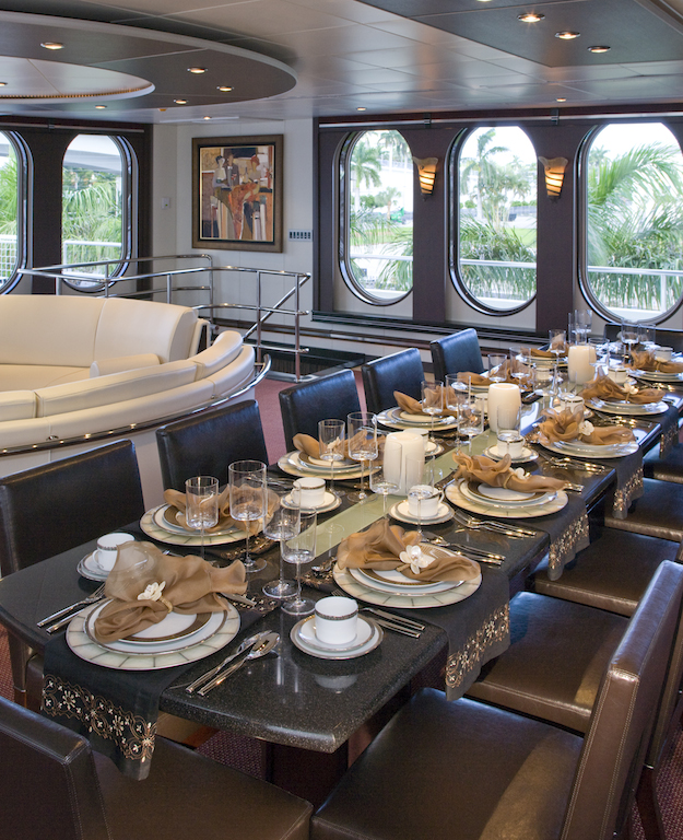 GLOBAL yacht - dining