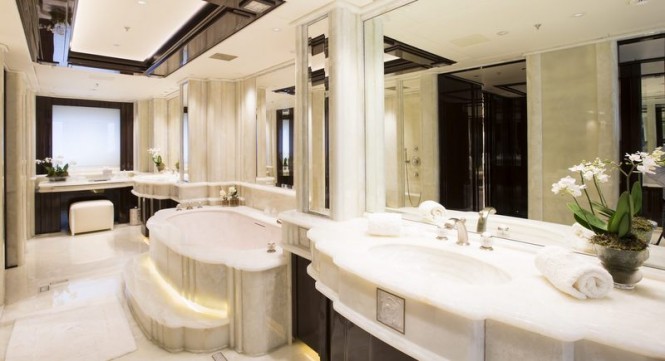 Illusion V superyacht - Owners Bathroom