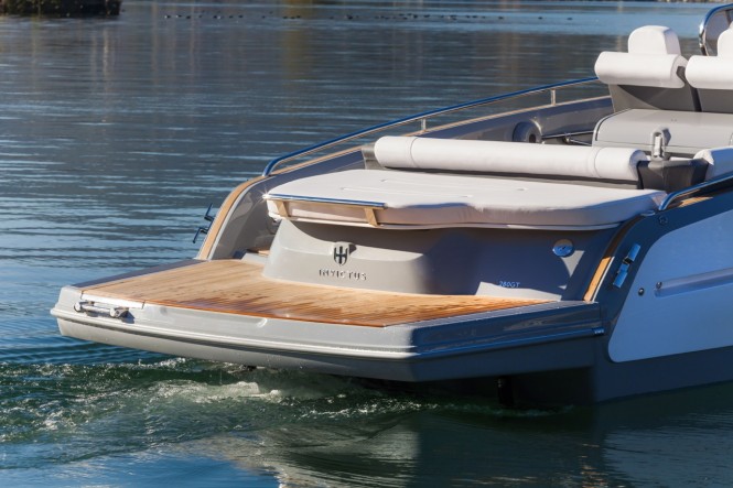 Invictus 280GT superyacht tender - aft view