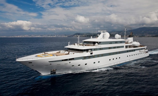 Luxury charter yacht Lauren L underway Luxury charter yacht Lauren L underway