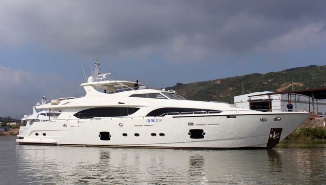 Luxury motor yacht Xinyi 868 - side view
