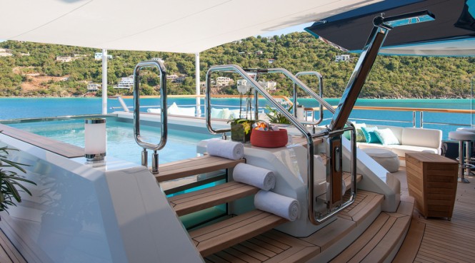 Luxury yacht Solandge - Pool bridge deck - Photo by Klaus Jordan