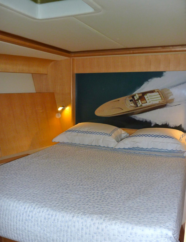 Magnum 51 yacht tender - Cabin
