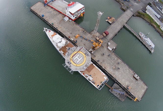 Shadow Support Yacht UMBRA - fitting of the helideck