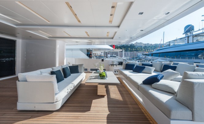 Superyacht ENTOURAGE - Cockpit