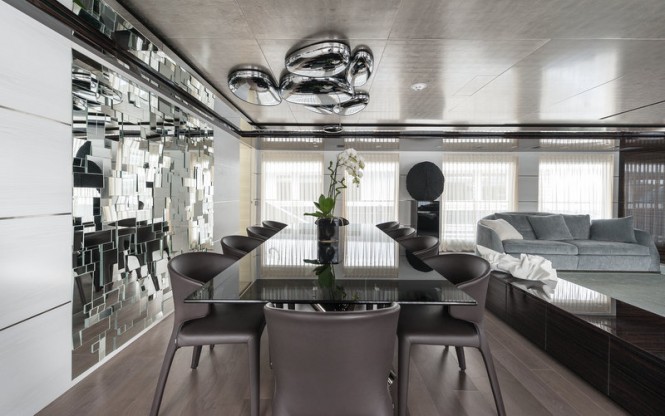 Superyacht ENTOURAGE - Dining
