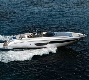 New motor yacht Riva 88’ Florida Convertible Top